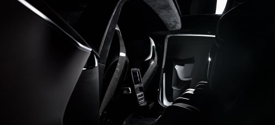 Интерьер Tesla Model S by RevoZport 2015 года  (фото 4 из 8)